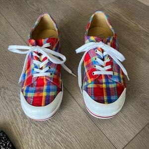 Vibrant Plaid Low-Top Sneakers with White Accents